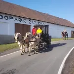 Zoopark Zelcin 农家乐
