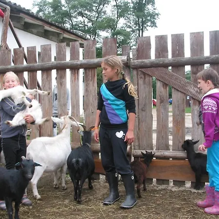 Zoopark Zelcin Feriegård Mělník