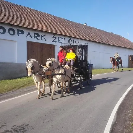 Zoopark Zelcin Séjour à la ferme