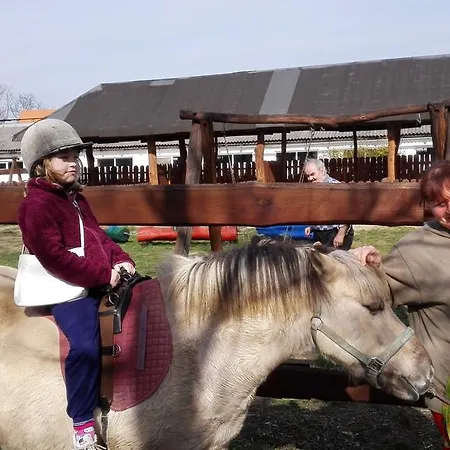 Zoopark Zelcin Séjour à la ferme Mělník