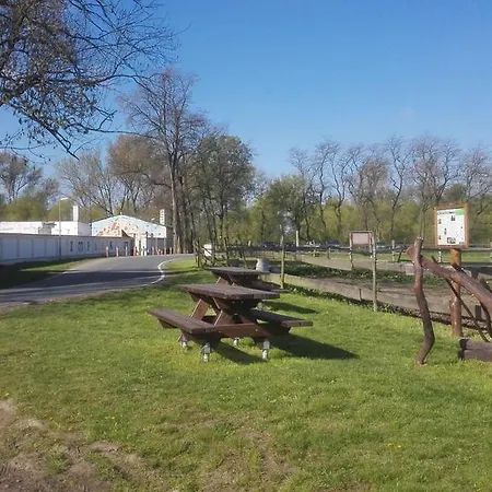 Farm stay Zoopark Zelcin Melnik
