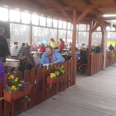 Feriegård Zoopark Zelcin Mělník