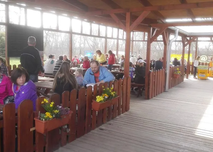 Gospodarstwo agroturystyczne Zoopark Zelcin Mělník