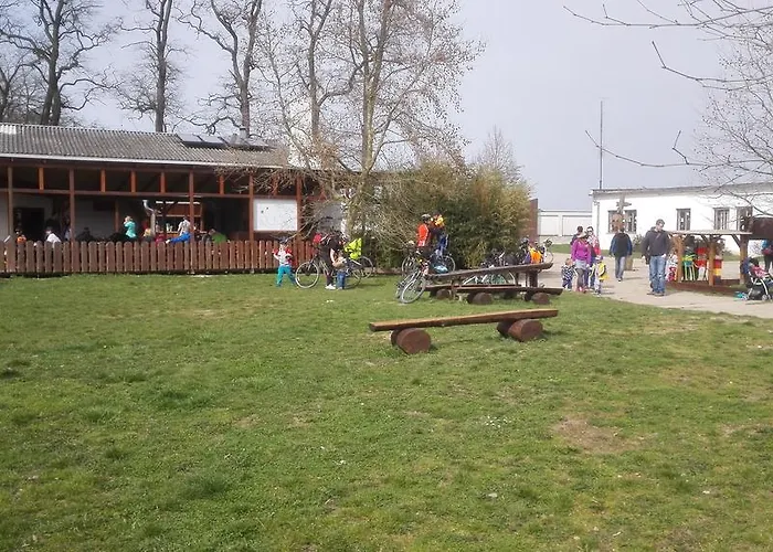 Zoopark Zelcin Gospodarstwo agroturystyczne *